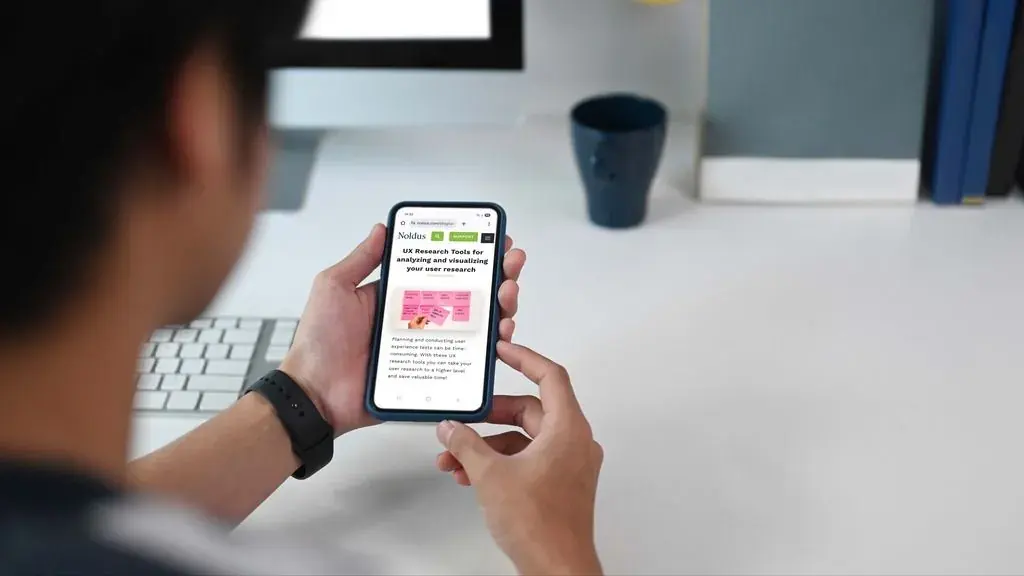 Participant testing a mobile app