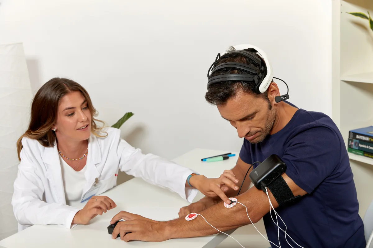 Bitbrain Versatile Bio biosignal amplifier with dry EEG