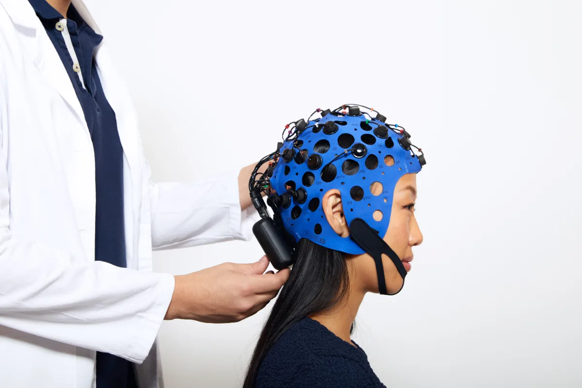 Researcher fitting a Bitbrain Versatile 32-channel water-based EEG cap
